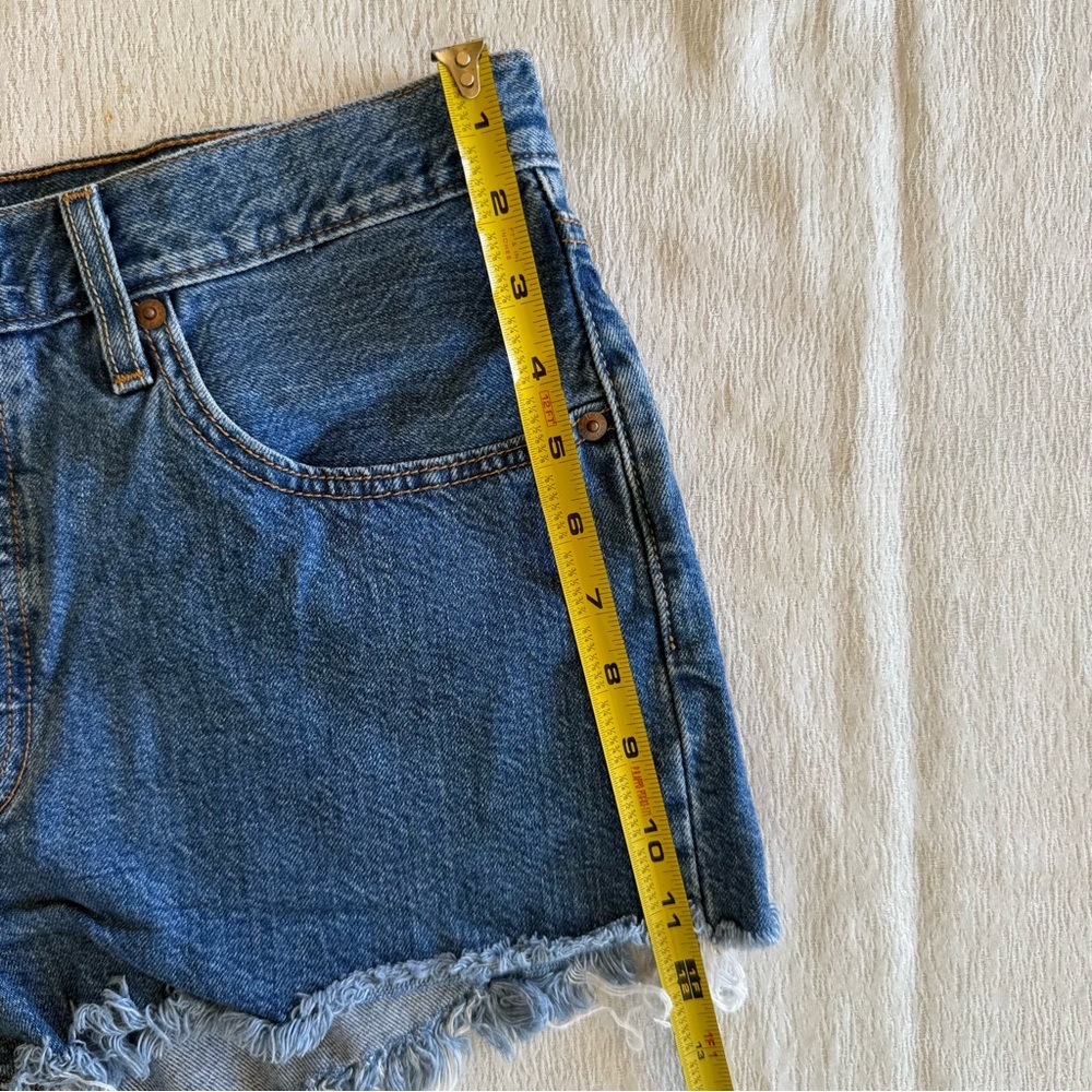 Levis 501 Womens Size W30 Blue Cut Off Denim Shorts Button Fly - Picture 8 of 16